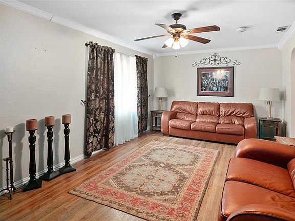 5th image of 812 W Gross St