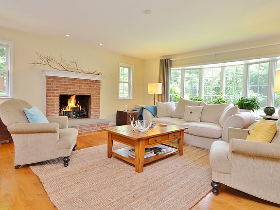 2nd image of 48 Manor Ln S
