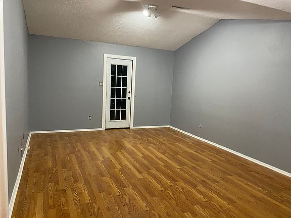 5th image of 120 Villa North Ct