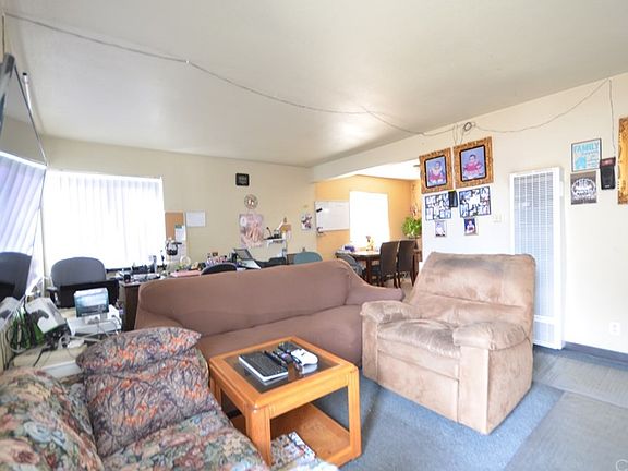 3rd image of 1049 Torrance Blvd