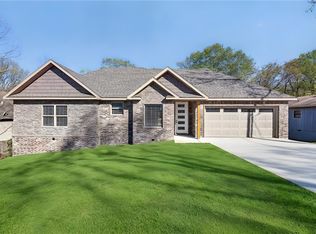 28 York Dr, Bella Vista, AR 72714