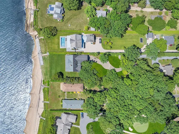 2100 Park Avenue, Mattituck, NY 11952