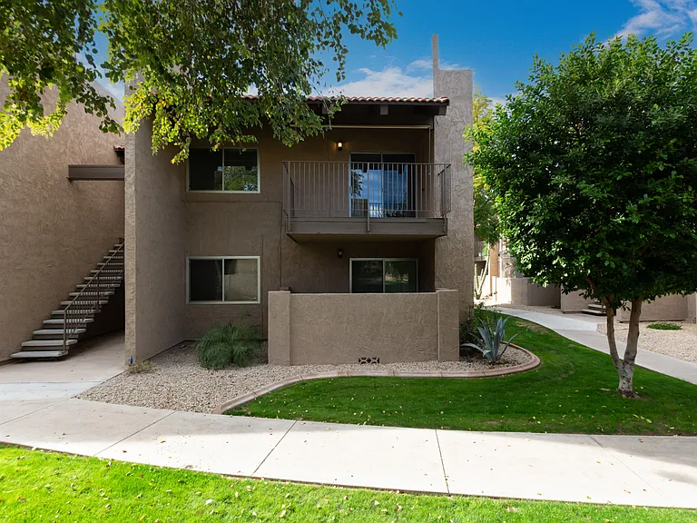 5525 E Thomas Rd #Q8 — Photo 1