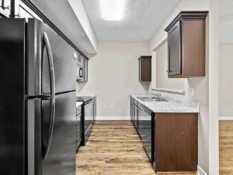 730 Village Creek Dr — Photo 3