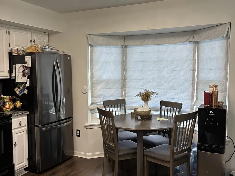 421 Spalding Ct — Photo 3