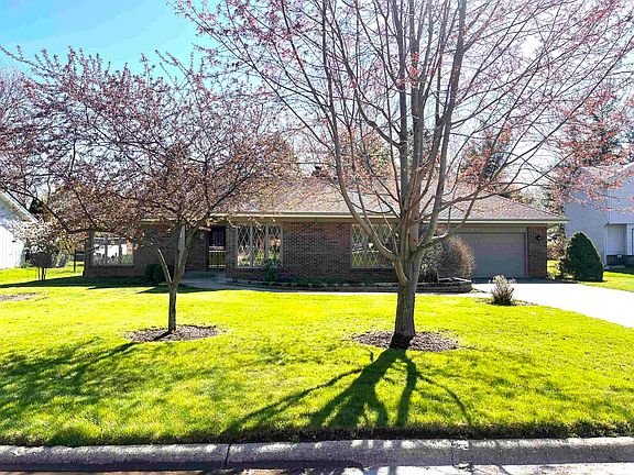 4th image of 815 Brae Burn Ln