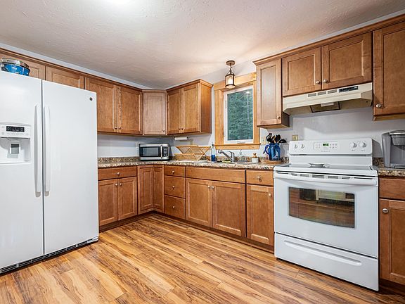 4th image of 133 Suissevale Ave