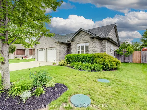 3rd image of 47 Graydon Dr
