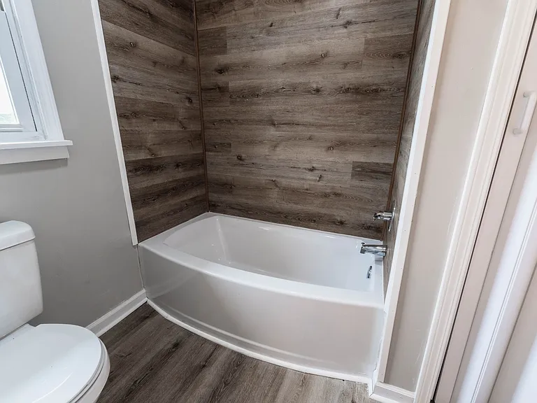 212 Couch St — Photo 9
