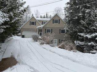 7500 Nine Mile Point Dr, Charlevoix, MI 49720