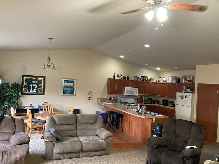 205 E Kristen Ave — Photo 9