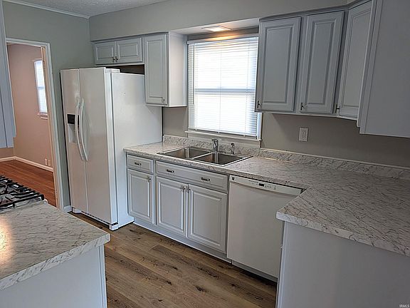 5th image of 1619 Logan Ave