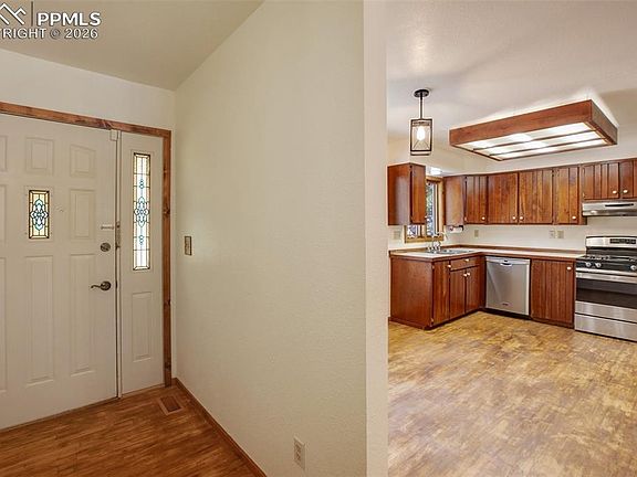 3rd image of 725 Sunnywood Loop