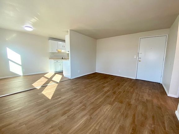 2nd image of 805 Shawano Ave APT 1