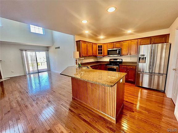 4th image of 845 N Fork Dr