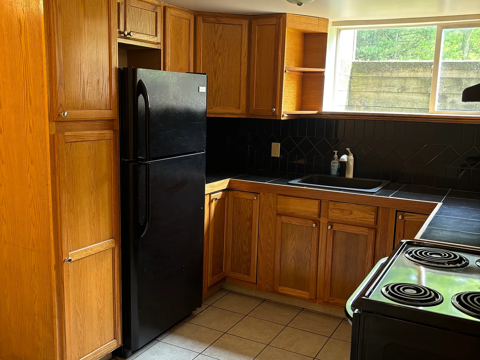 1 bed, 800 sqft, $1,100 — Photo 2