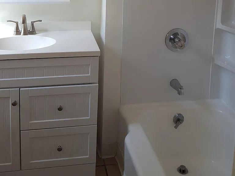 225 W Cherry St #B — Photo 12