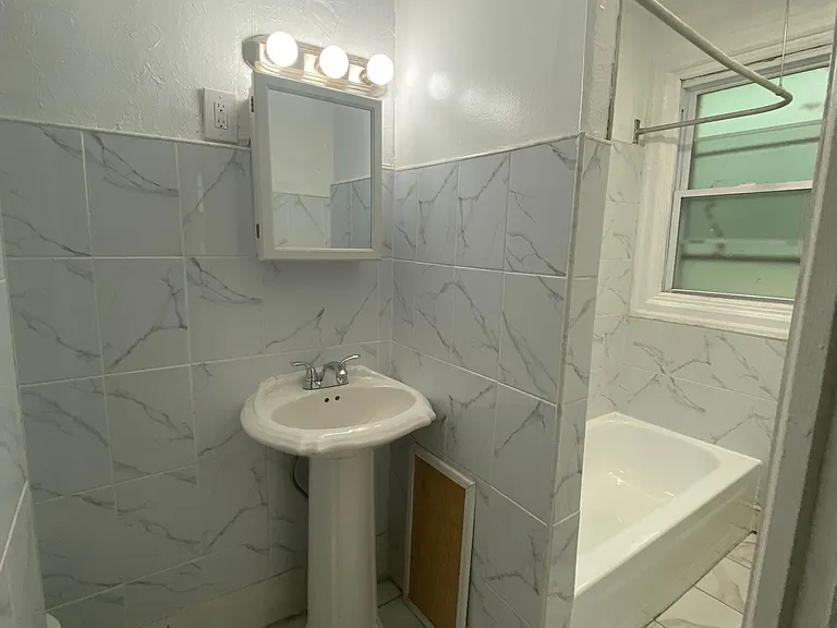 3723 Spring Garden St #1R — Photo 3