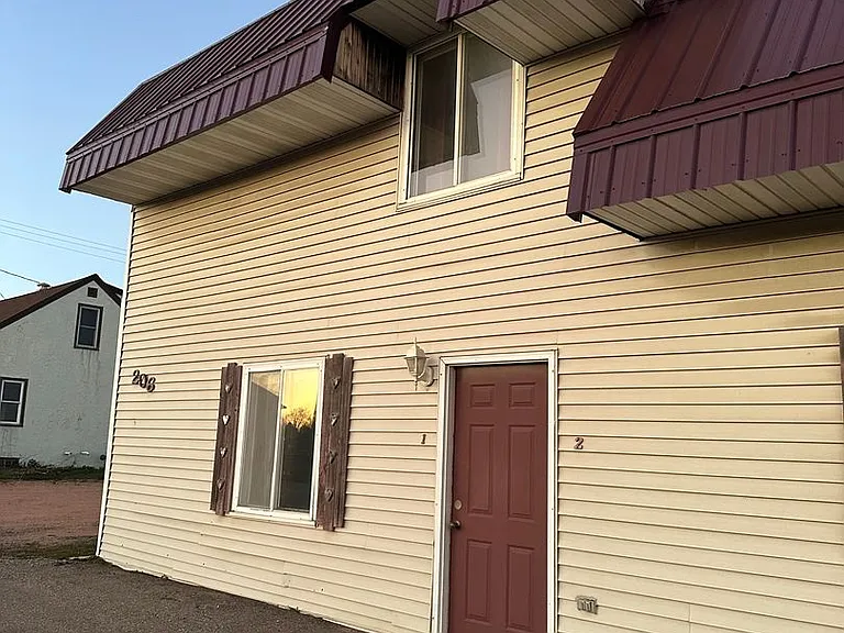 206 S Pacific St — Photo 3