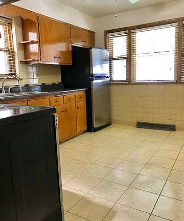 4th image of 4954 N Newcastle Ave