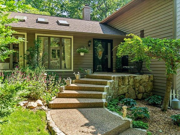 4th image of 133 Elk Ln