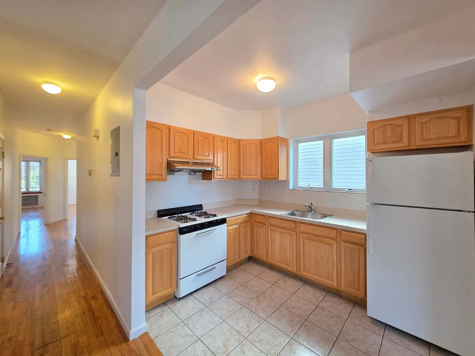 3 bed, 1200 sqft, $2,900 — Photo 1