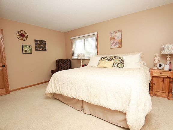 2nd image of 3309 Selkirk Dr