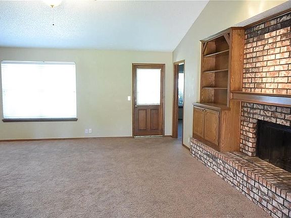 3rd image of 1100 Briar Bend Trl