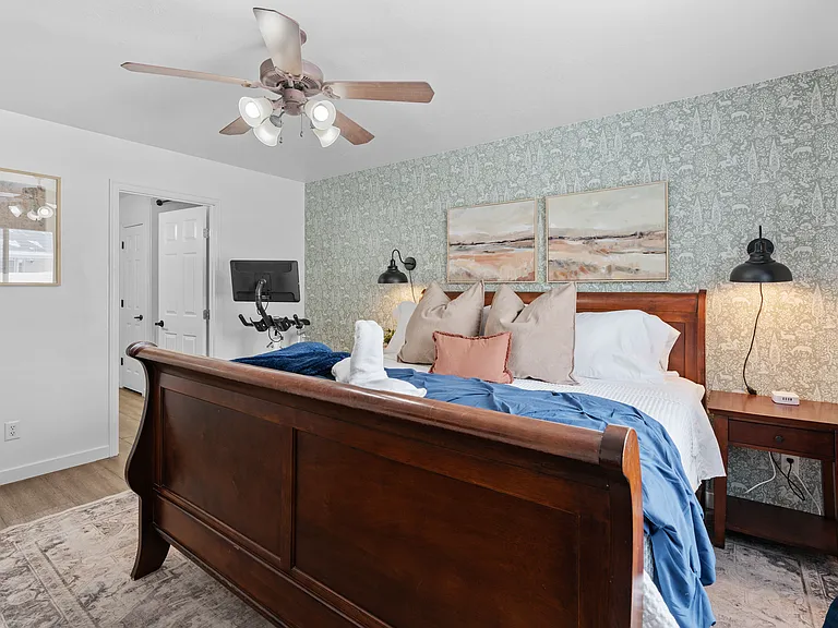 120 N Century Dr — Photo 32
