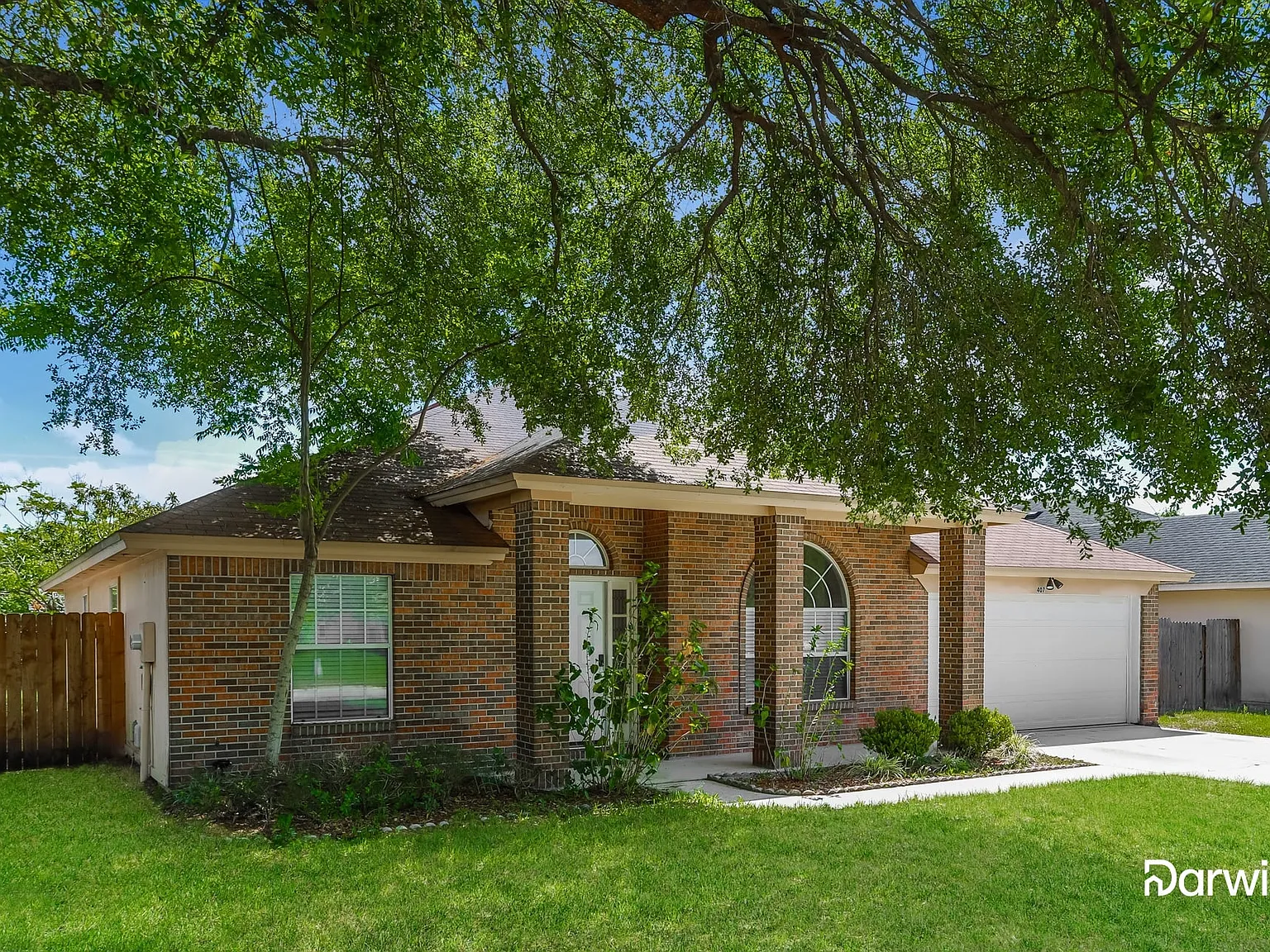 3 bed, 2.0 bath, 1858 sqft, $1,899 — Photo 2
