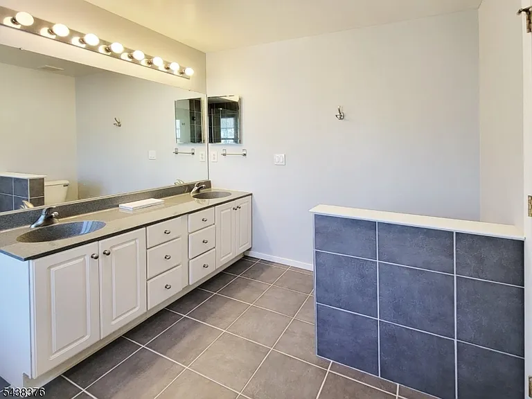 808 Dellwood Ln — Photo 9