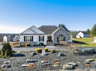 1513 Eagles View Ct, Stroudsburg, PA 18360