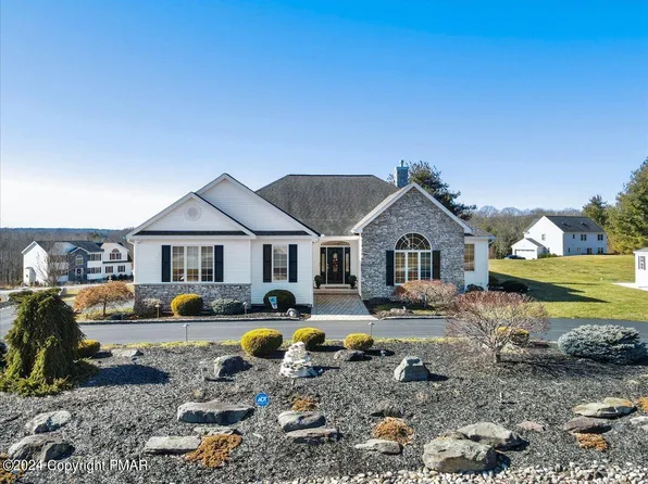 1513 Eagles View Ct, Stroudsburg, PA 18360