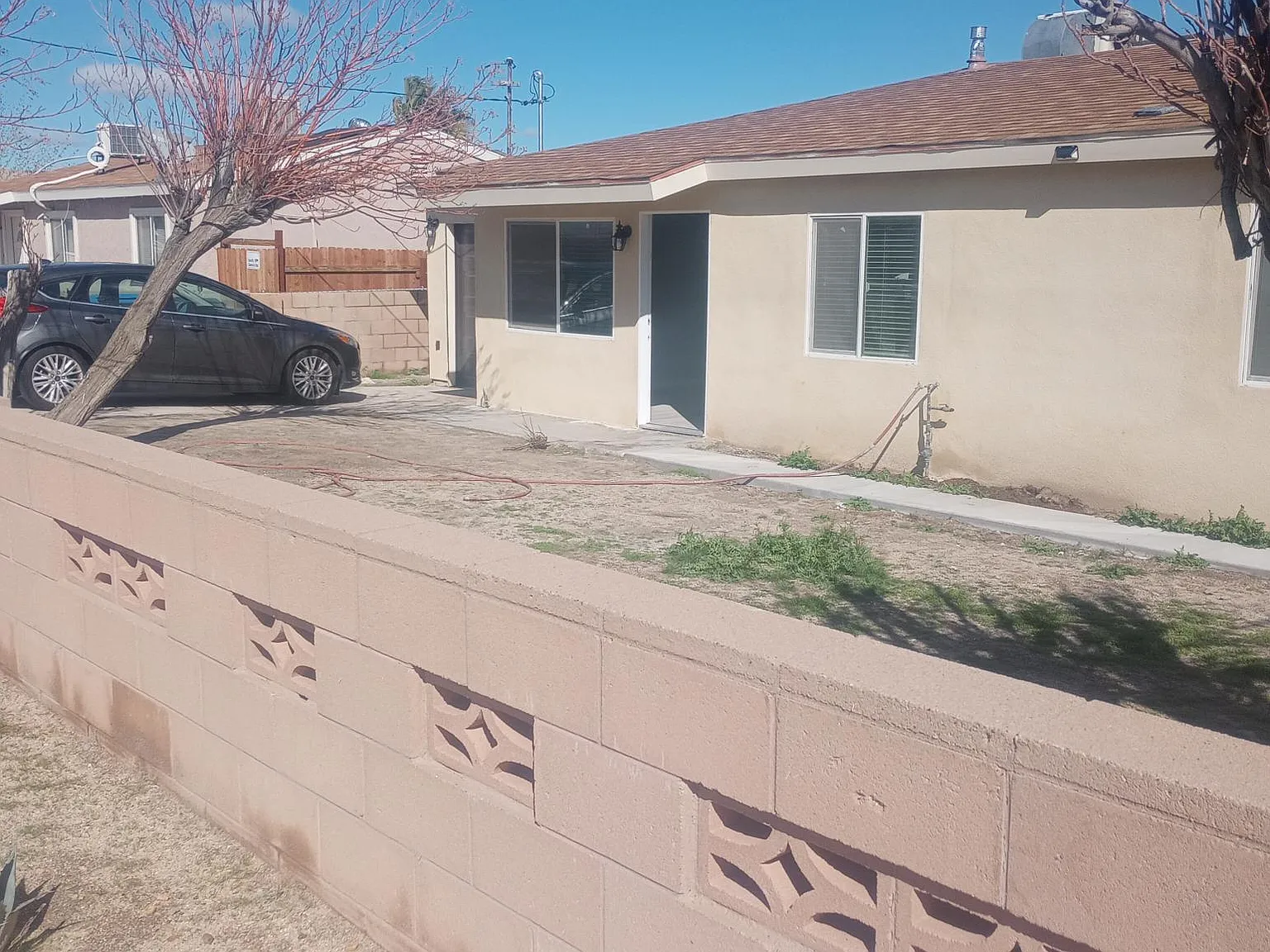 1551 Riverside Dr — Photo 2
