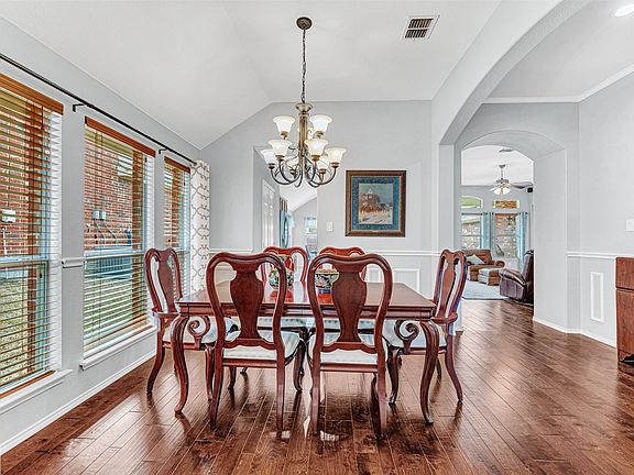 4th image of 1075 Colleton Ln