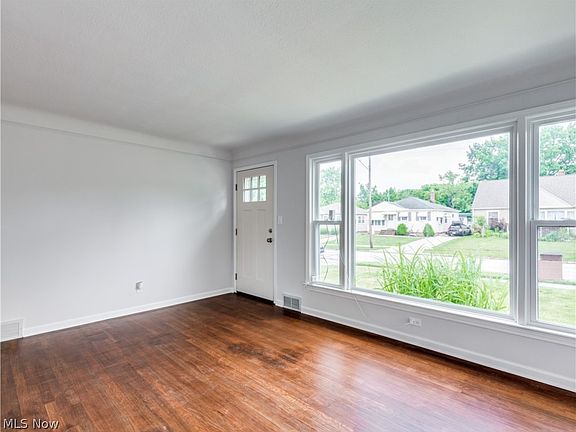 4th image of 2414 Stanfield Dr
