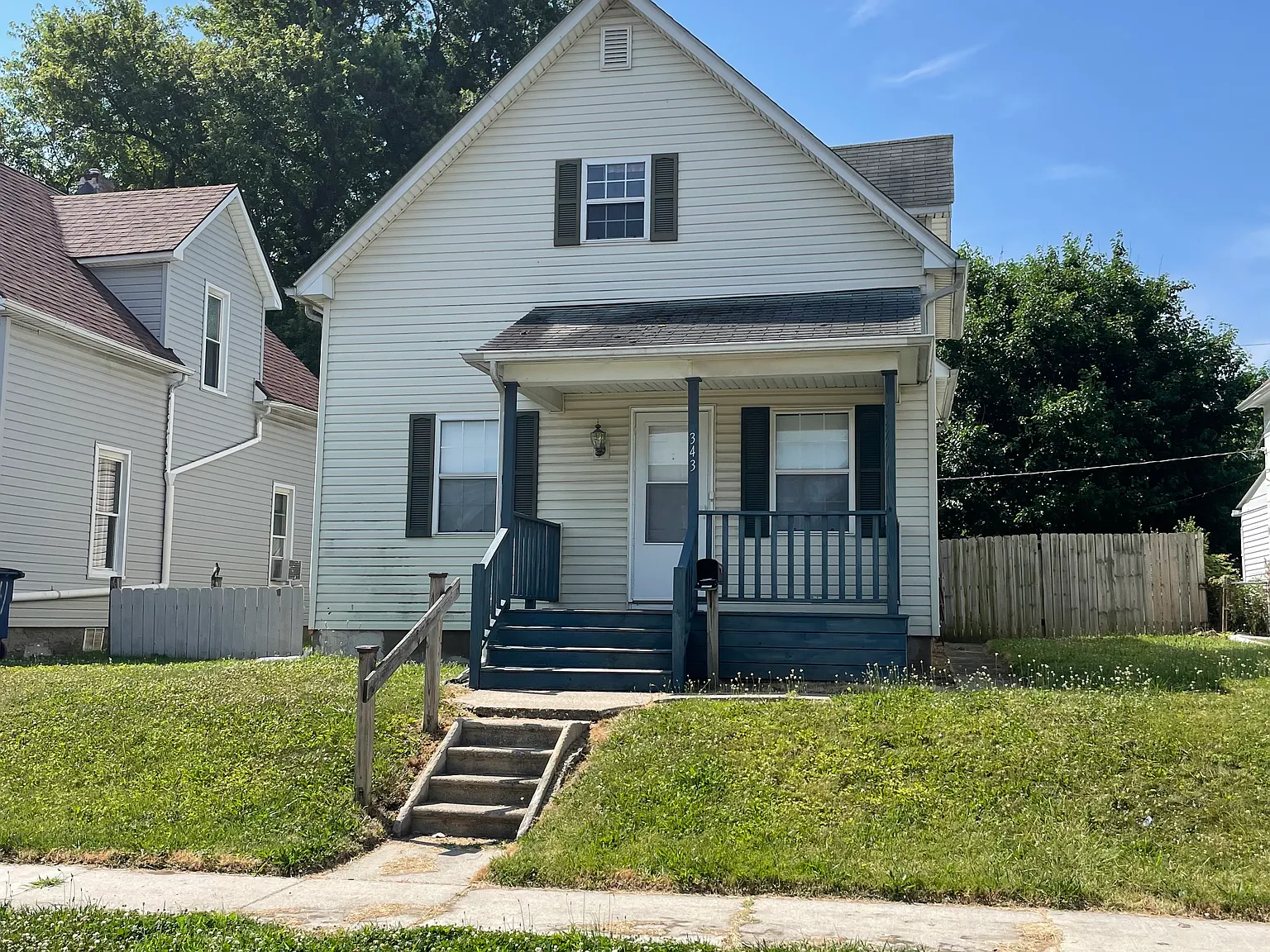 3 bed, 1.5 bath, 1348 sqft, $1,100 — Photo 2