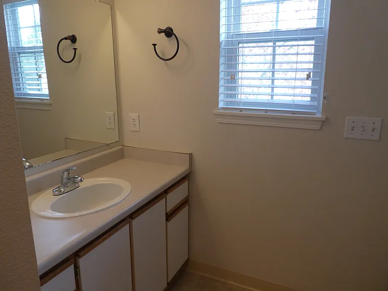 7123 SW Sagert St #104 — Photo 21