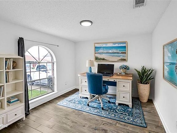 5th image of 268 Sugarpine Dr