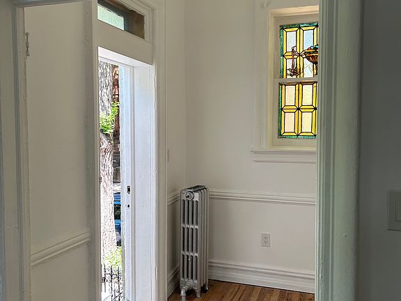 2nd image of 134 Bainbridge St #1R