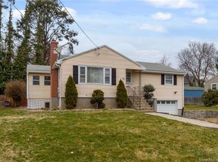 35 Northbrick Ln, Wethersfield, CT 06109