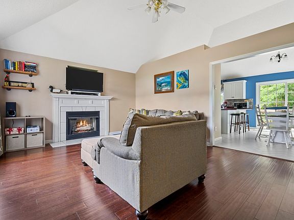 3rd image of 716 Mayfair Pl