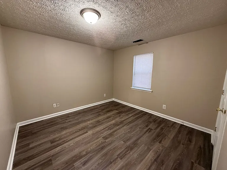 2071 Cantrell Ln — Photo 8