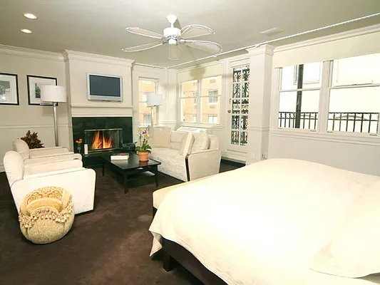 Sold by Sotheby's International Realty | media 13