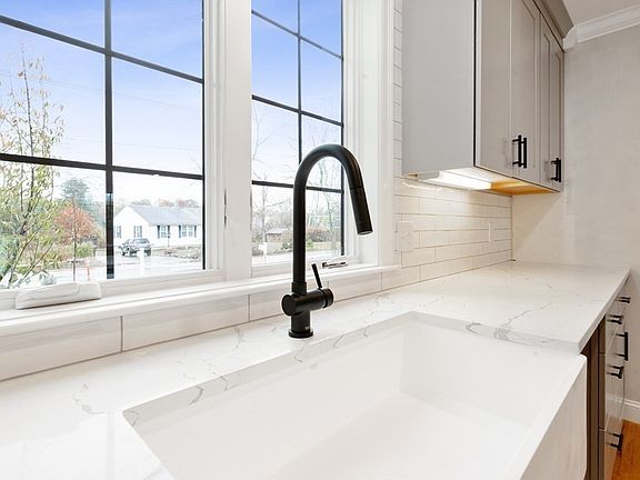 2nd image of 6 West St #0