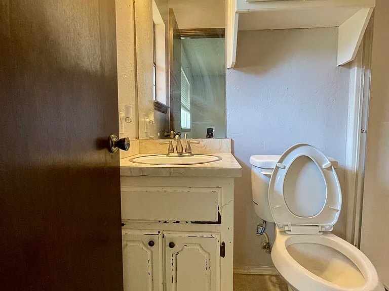 1000 Cottonwood Dr — Photo 2