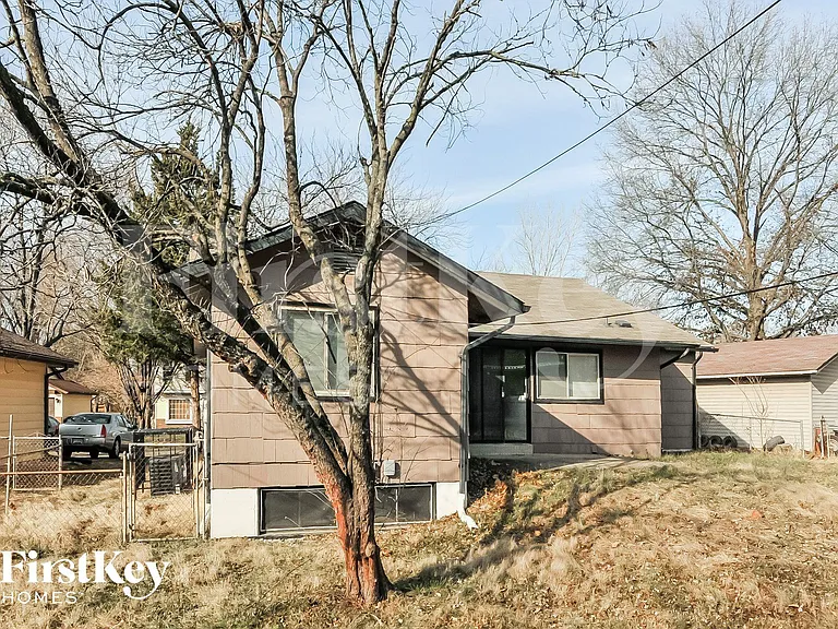 2740 Sherwood Dr — Photo 14