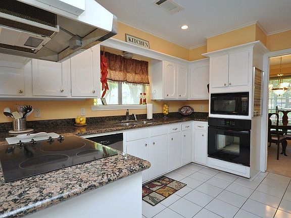 5th image of 11402 Pecan Creek Dr