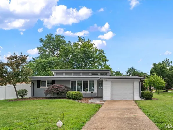 7950 Westover Pl, Saint Louis, MO 63130
