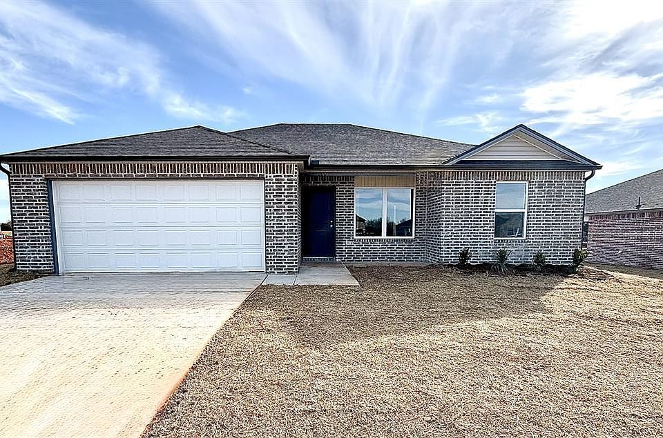 1st image of 600 Hillsboro Dr